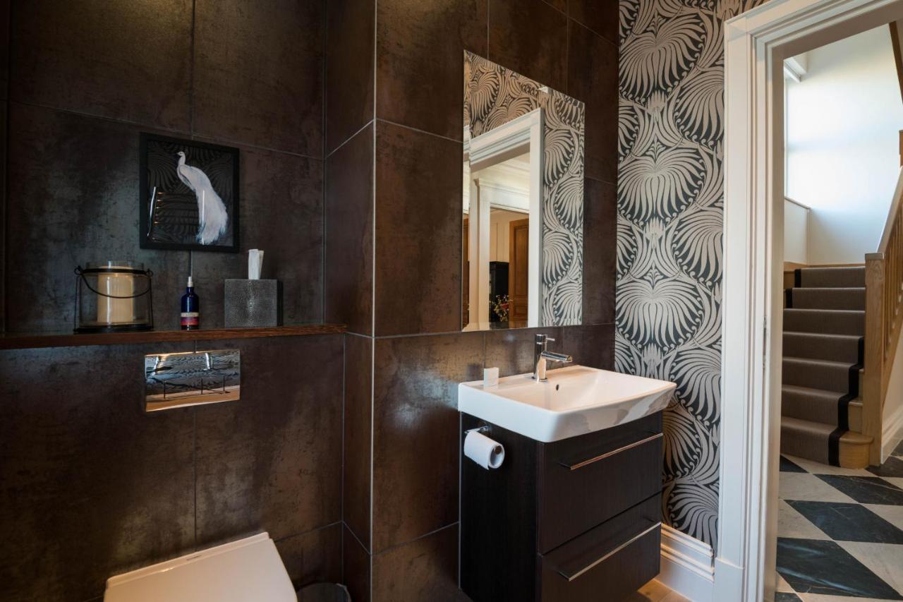 Breathtaking Putney Home With Gorgeous Garden Richmond  Buitenkant foto